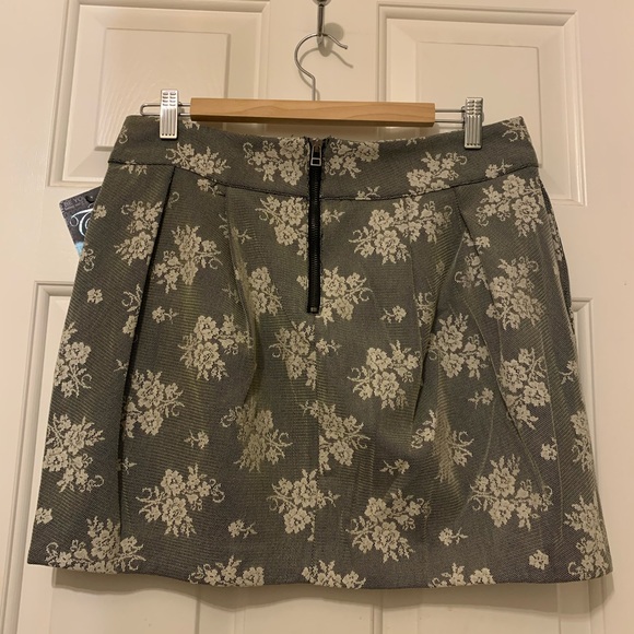 New Zara lace skirt w/pockets - Picture 2 of 6